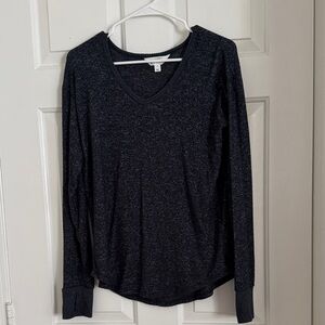 Market & Spruce Women's Long Sleeve V-Neck Top in Charcoal Heather